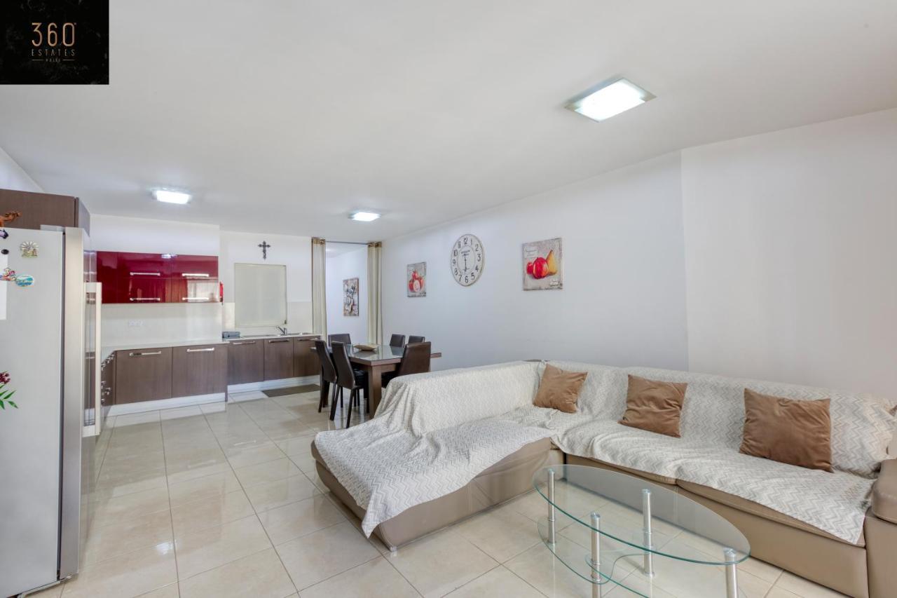Charming Home Meters From The Seafront With Terrace By 360 Estates St. Paul's Bay Exterior foto